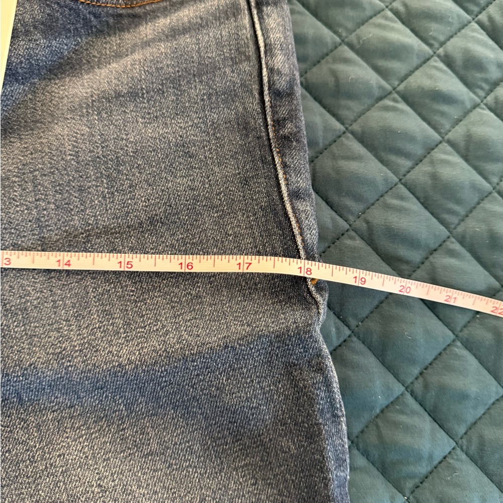 Good American Jeans - Picture 4 of 7